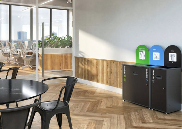 Station de tri double Ni-Corporation avec évier intégré pour récupération des liquides et gestion des matières résiduelles.